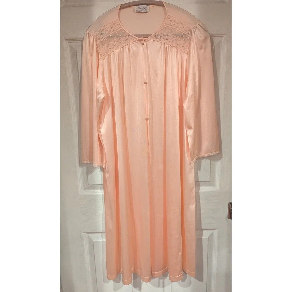 Vanity Fair Nightgown L Peach Vintage Lace Embroidered Antron III Nylon USA Made